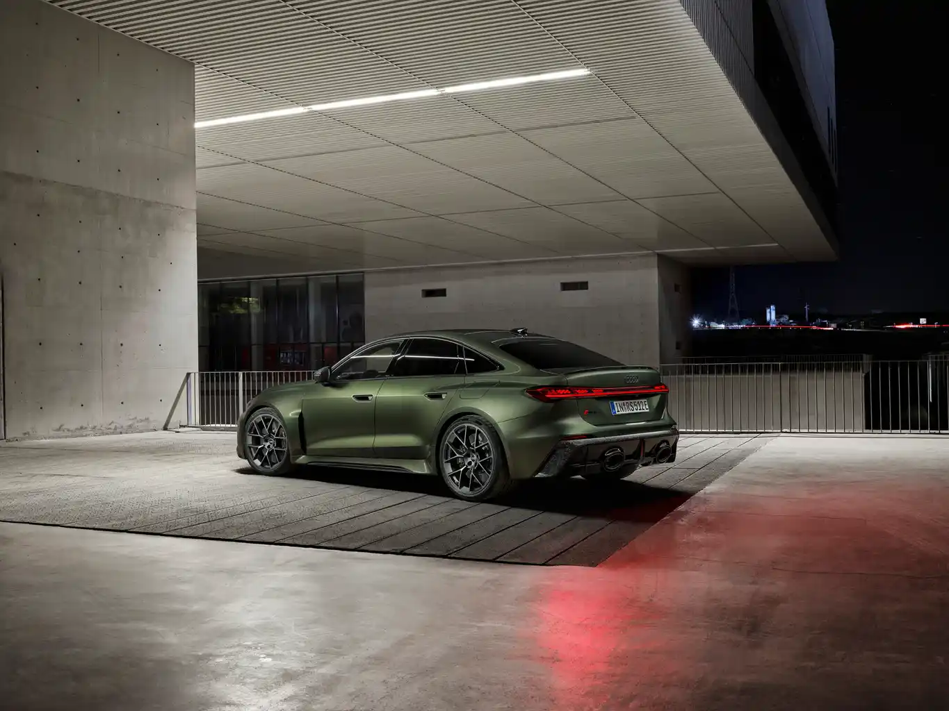 Audi RS 5 Sedan (1).jpg
